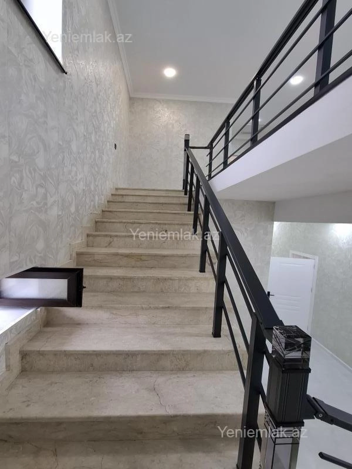 Satılır 6 otaqlı həyət evi 240 m²