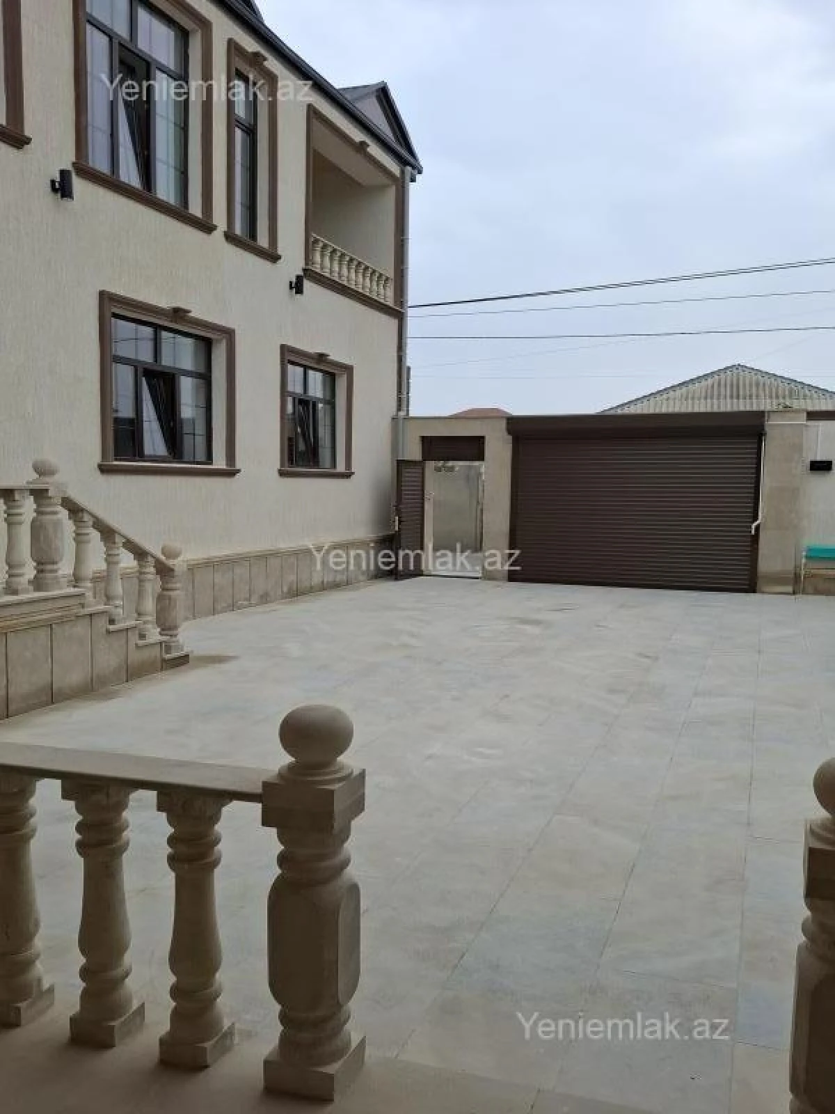 Satılır 6 otaqlı həyət evi 240 m²
