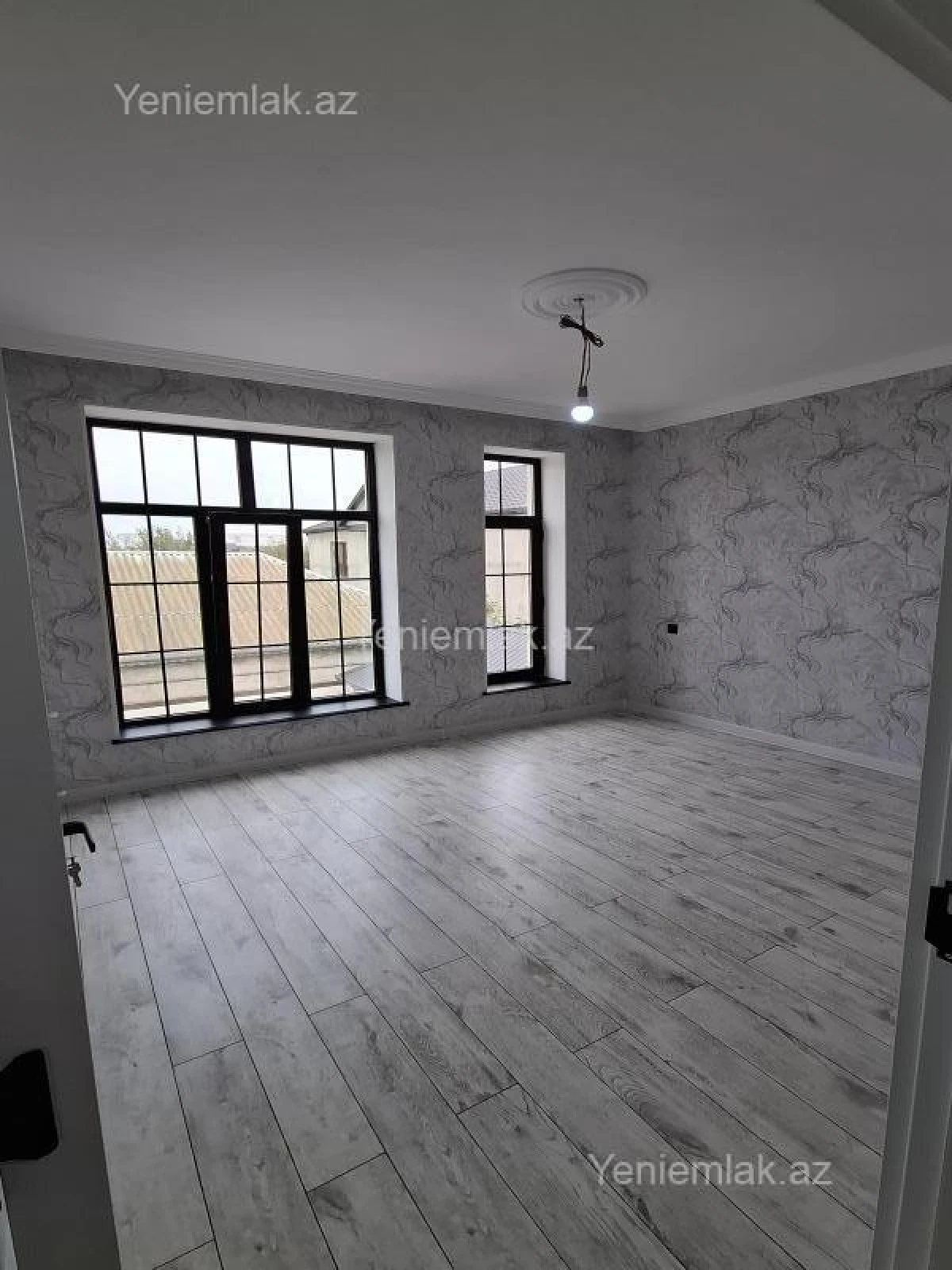 Satılır 6 otaqlı həyət evi 240 m²