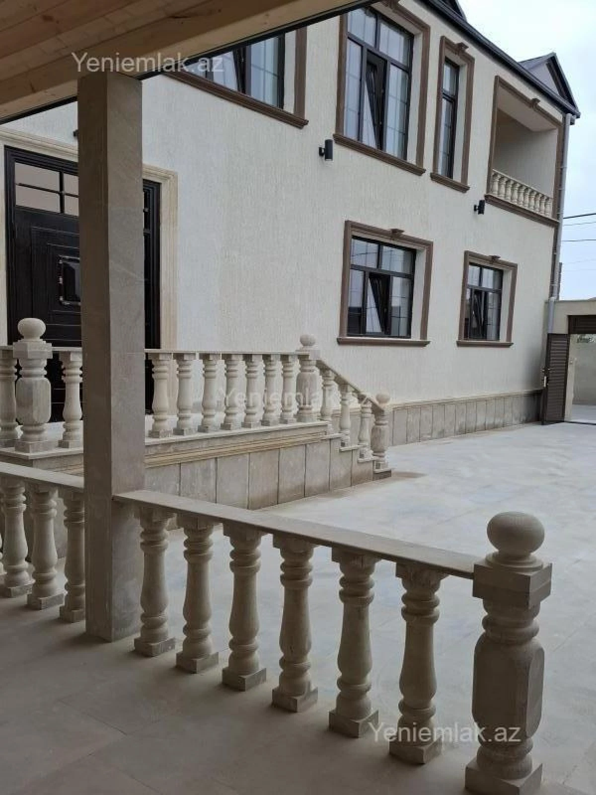 Satılır 6 otaqlı həyət evi 240 m²