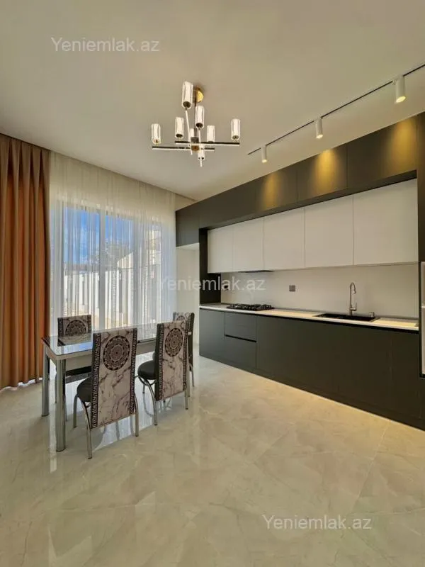 Satılır 4 otaqlı həyət evi 180 m²