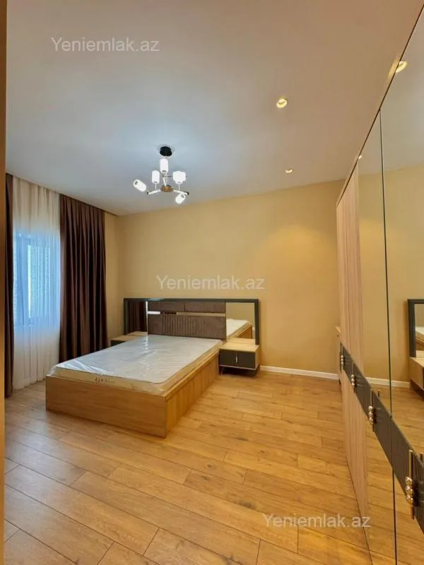 Satılır 4 otaqlı həyət evi 180 m²