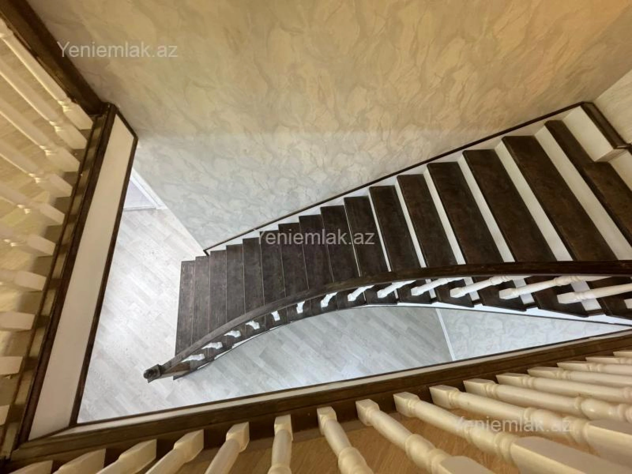 Satılır 6 otaqlı həyət evi 200 m²