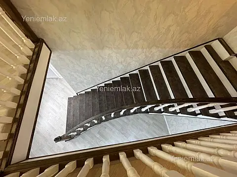 Satılır 6 otaqlı həyət evi 200 m²