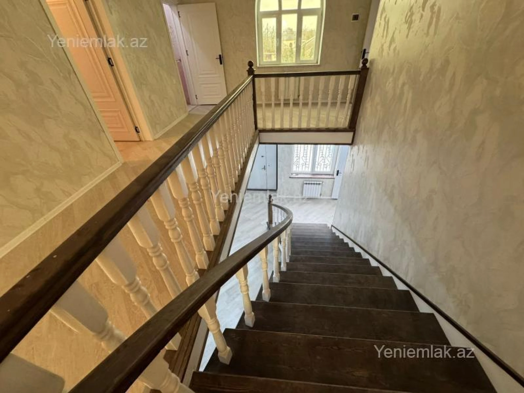 Satılır 6 otaqlı həyət evi 200 m²