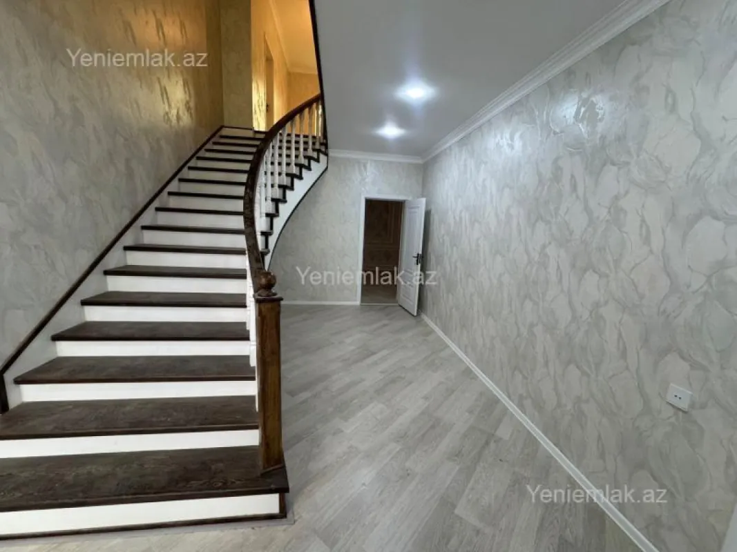 Satılır 6 otaqlı həyət evi 200 m²