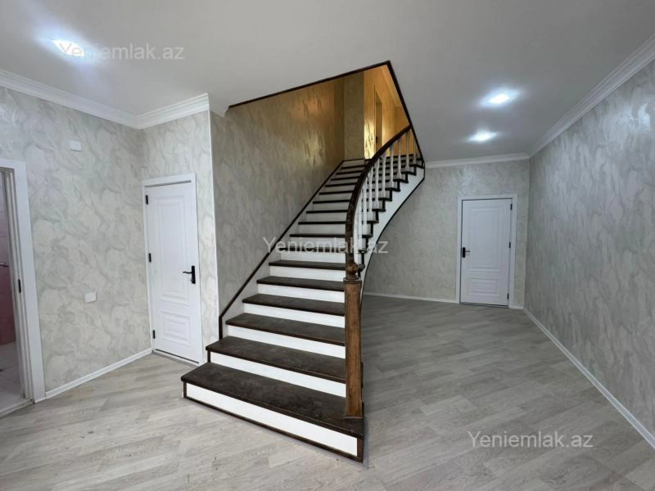 Satılır 6 otaqlı həyət evi 200 m²