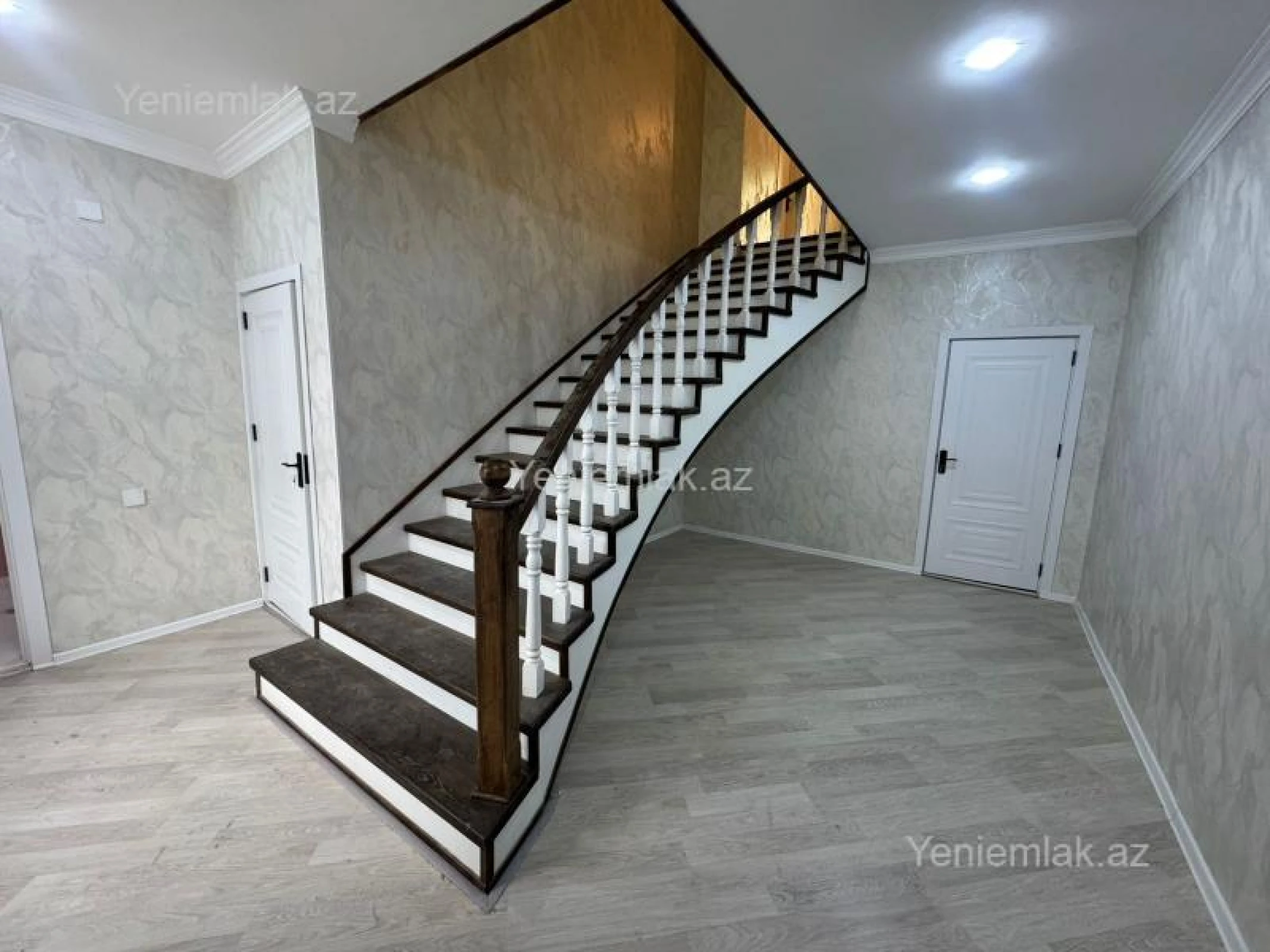 Satılır 6 otaqlı həyət evi 200 m²