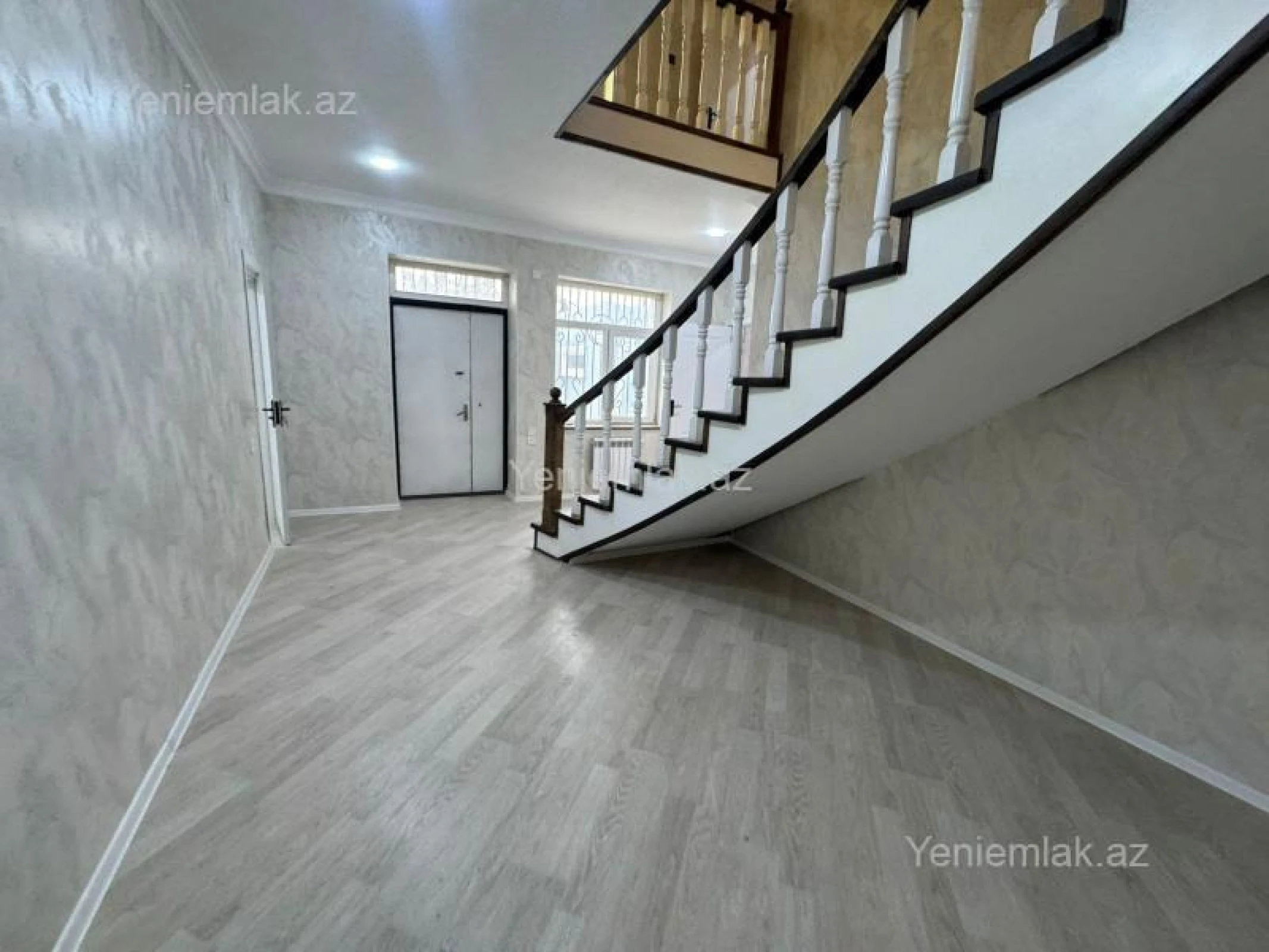 Satılır 6 otaqlı həyət evi 200 m²