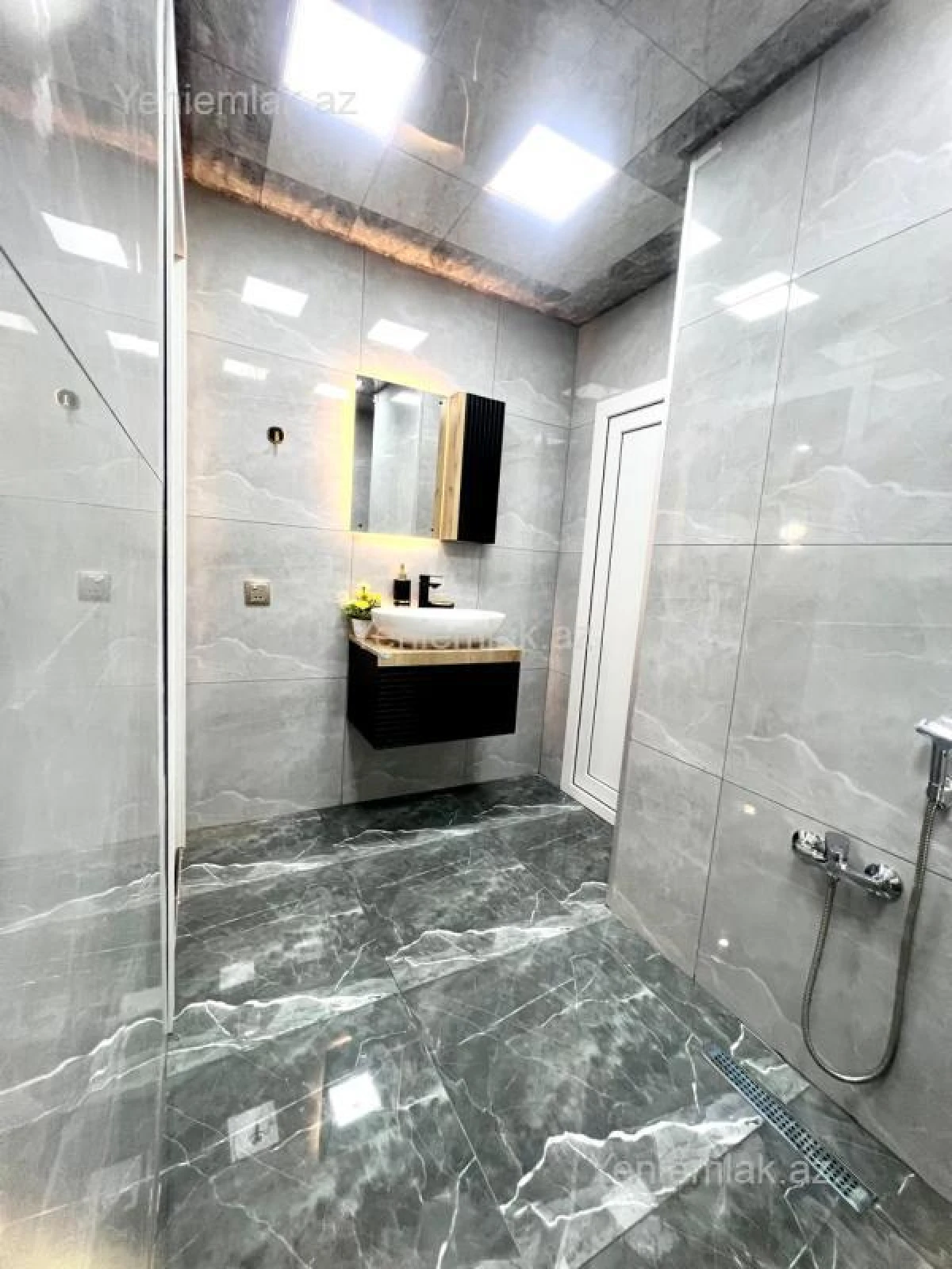 Satılır 3 otaqlı yeni tikili 110 m²