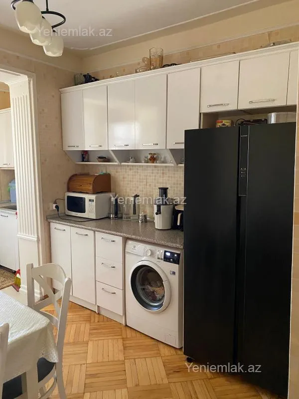 Satılır 3 otaqlı köhnə tikili 90 m²