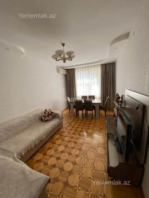 Satılır 3 otaqlı köhnə tikili 90 m²
