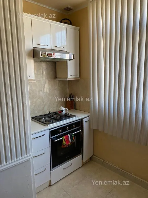 Satılır 3 otaqlı köhnə tikili 90 m²