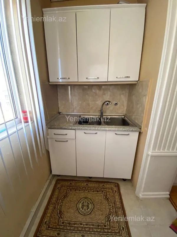 Satılır 3 otaqlı köhnə tikili 90 m²