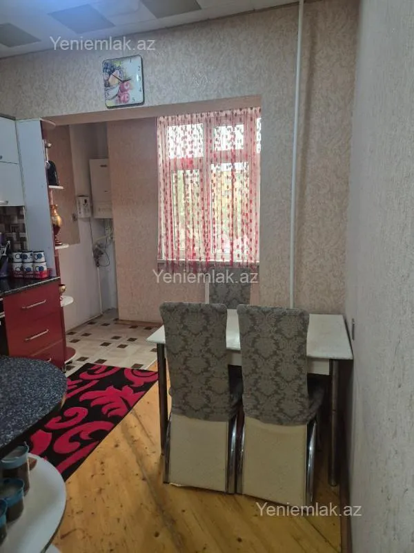 Satılır 4 otaqlı köhnə tikili 105 m²