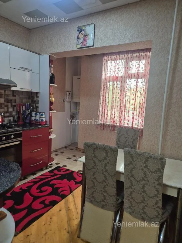 Satılır 4 otaqlı köhnə tikili 105 m²
