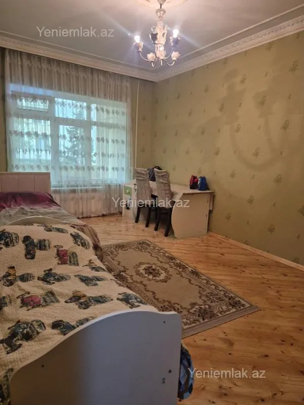Satılır 4 otaqlı köhnə tikili 105 m²