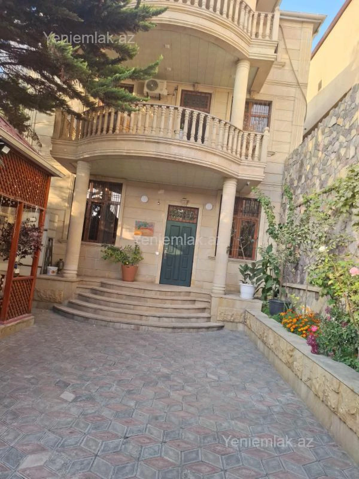 Satılır 5 otaqlı həyət evi 270 m²