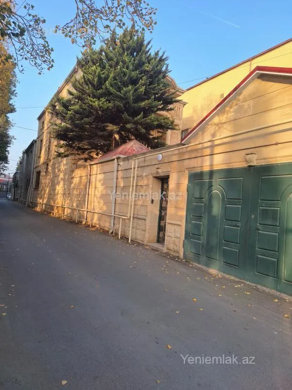 Satılır 5 otaqlı həyət evi 270 m²