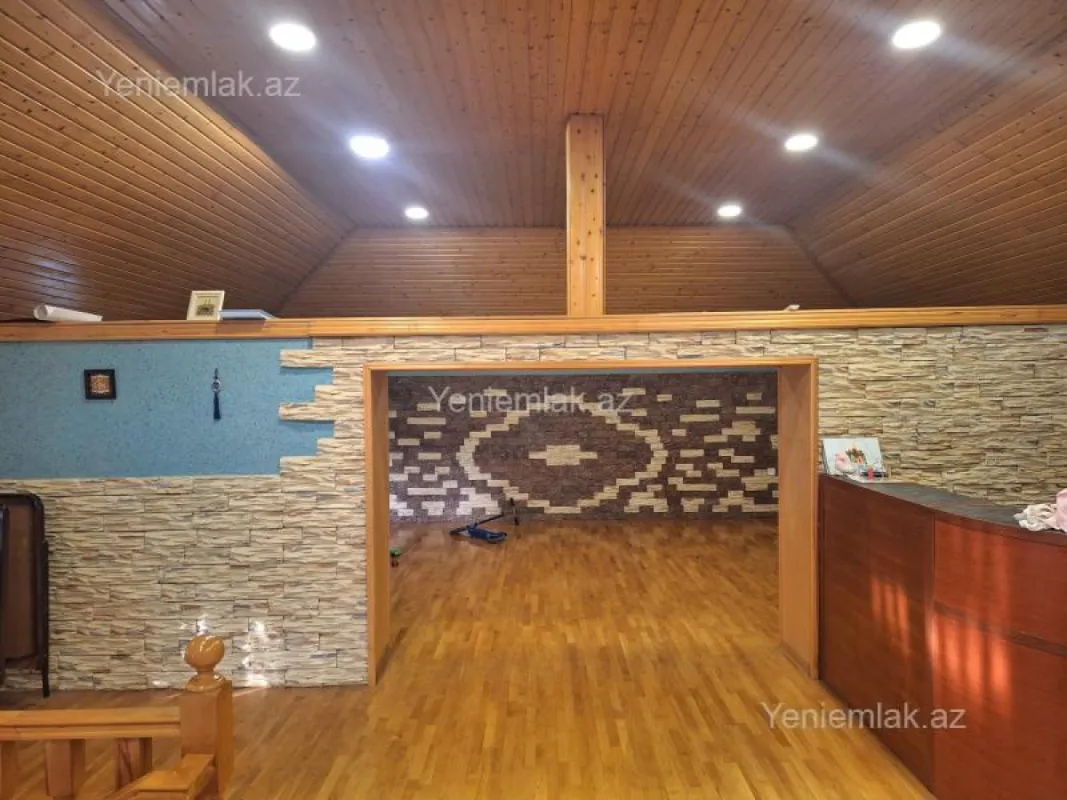 Satılır 5 otaqlı həyət evi 270 m²