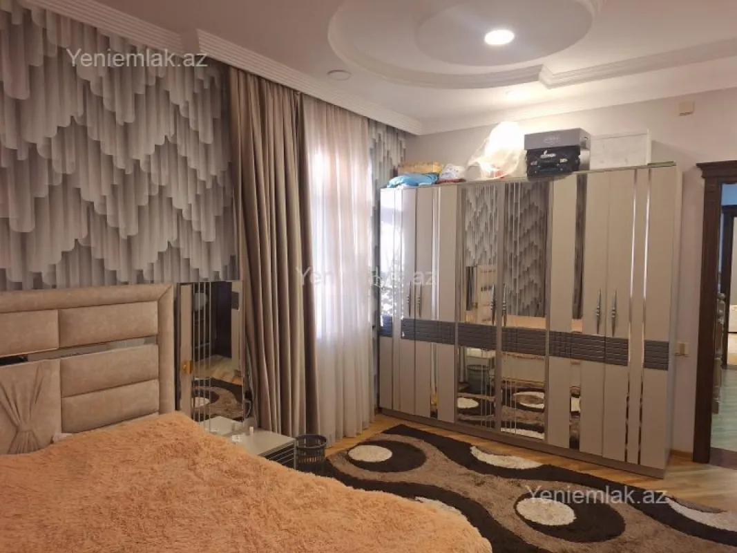 Satılır 5 otaqlı həyət evi 270 m²