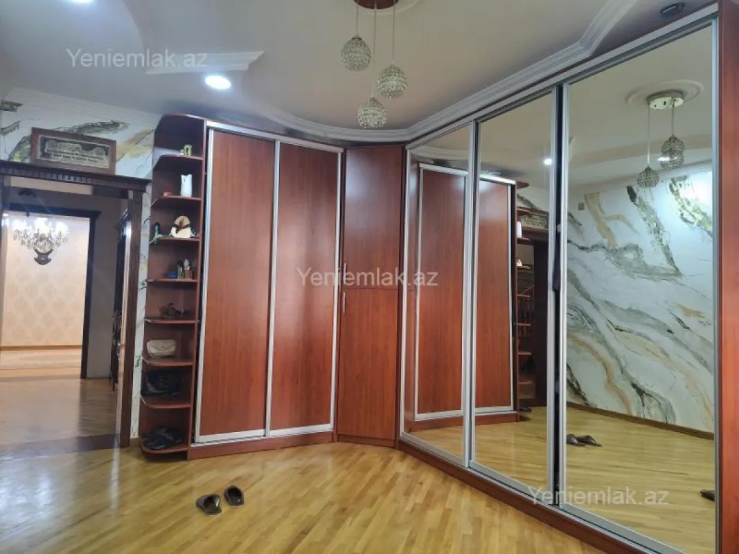 Satılır 5 otaqlı həyət evi 270 m²