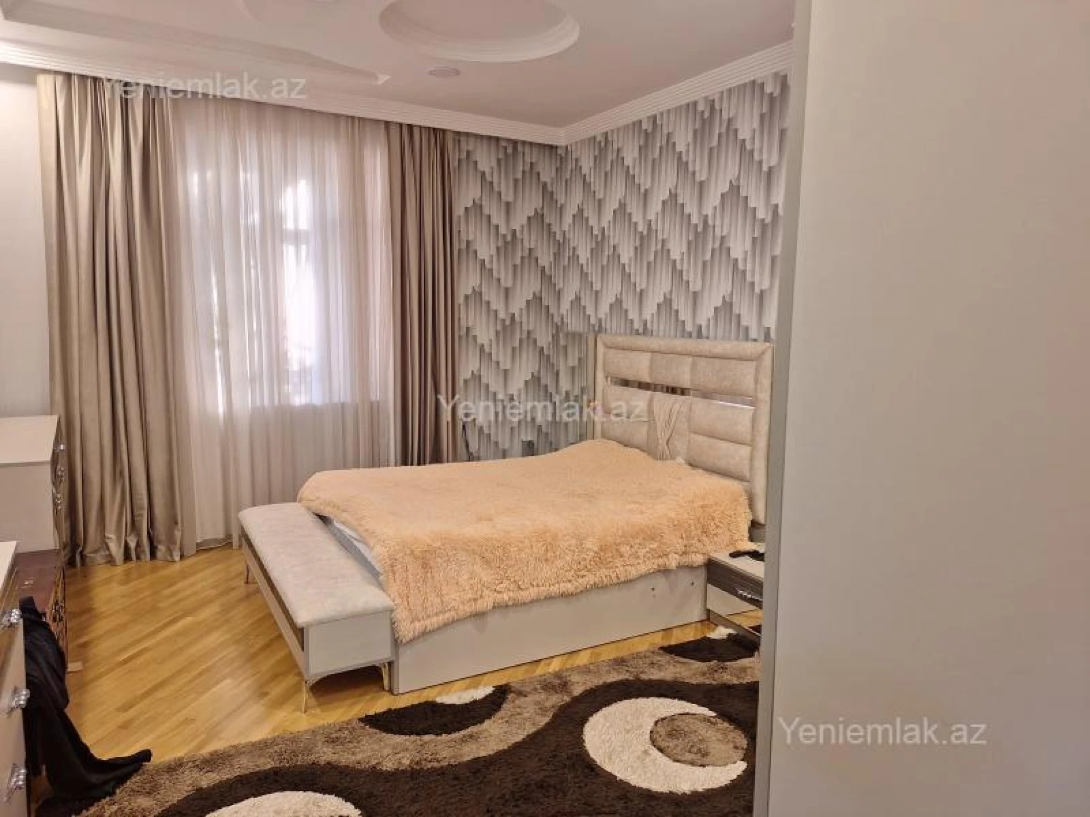 Satılır 5 otaqlı həyət evi 270 m²