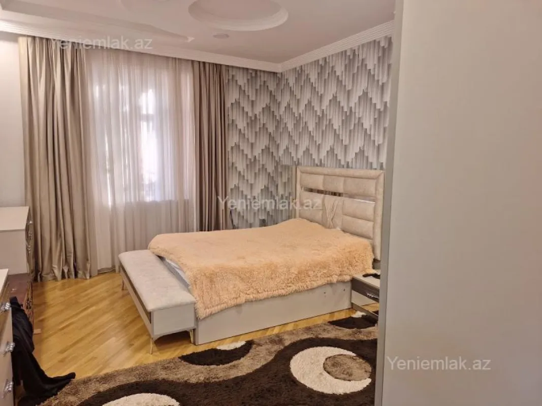Satılır 5 otaqlı həyət evi 270 m²