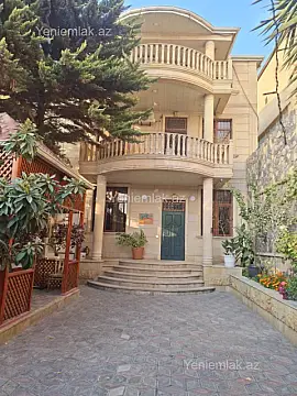 Satılır 5 otaqlı həyət evi 270 m²
