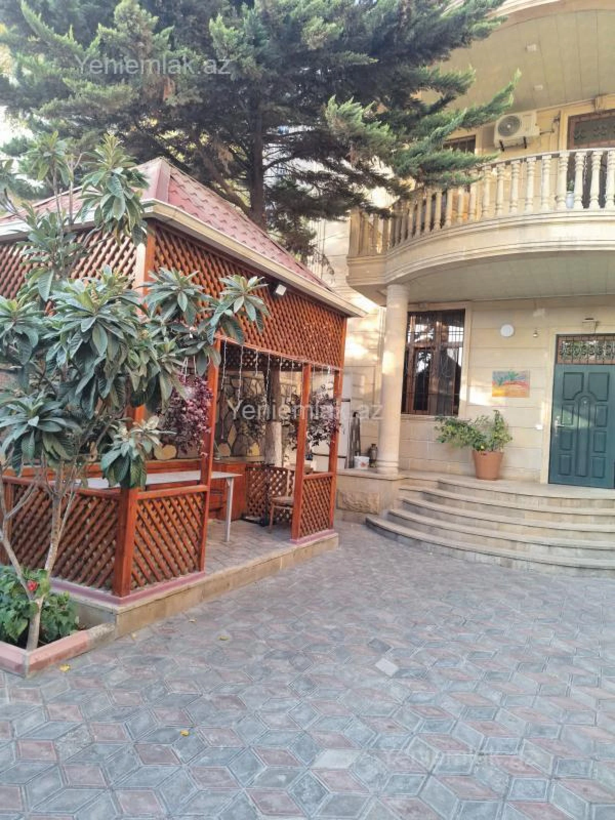 Satılır 5 otaqlı həyət evi 270 m²
