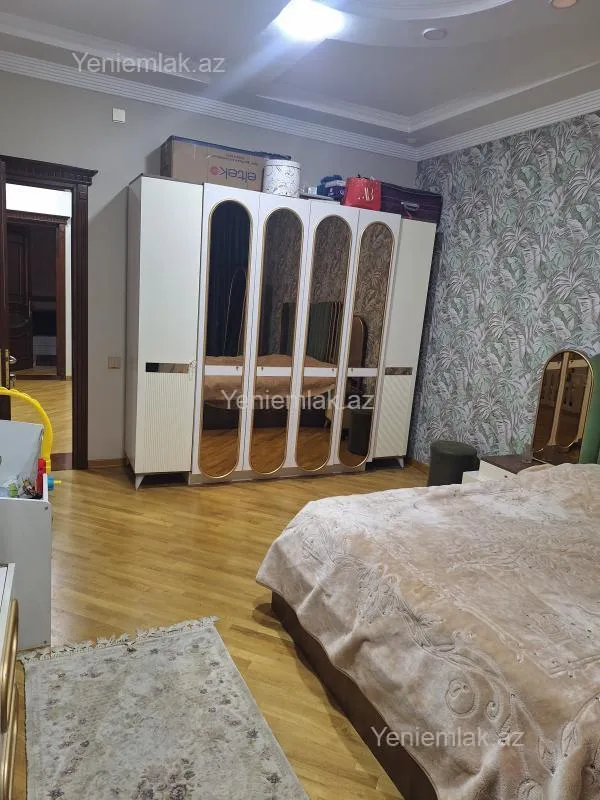 Satılır 5 otaqlı həyət evi 270 m²