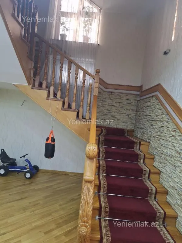 Satılır 5 otaqlı həyət evi 270 m²