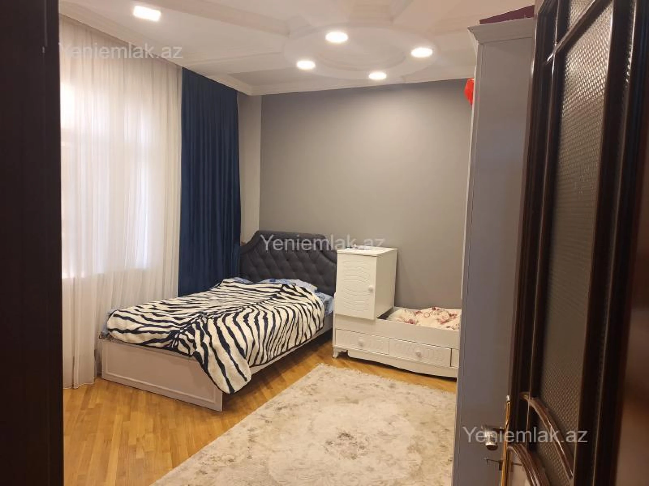 Satılır 5 otaqlı həyət evi 270 m²