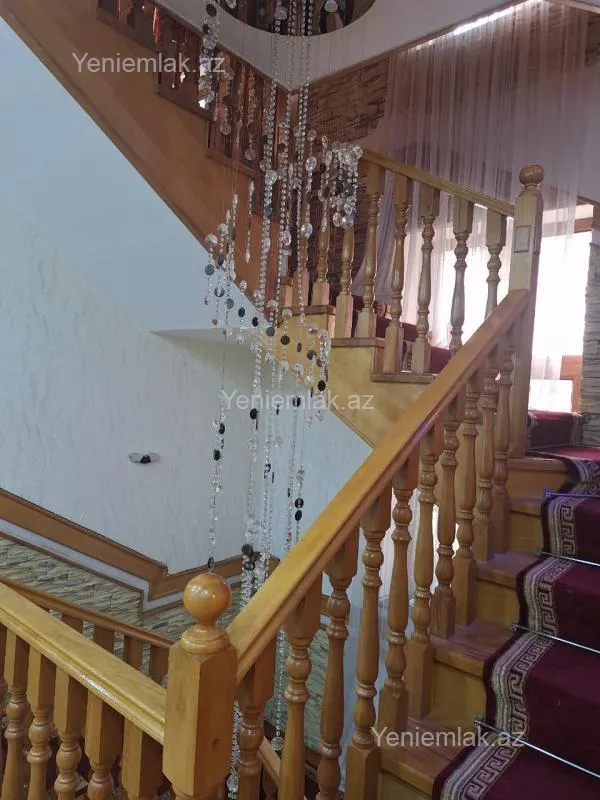 Satılır 5 otaqlı həyət evi 270 m²