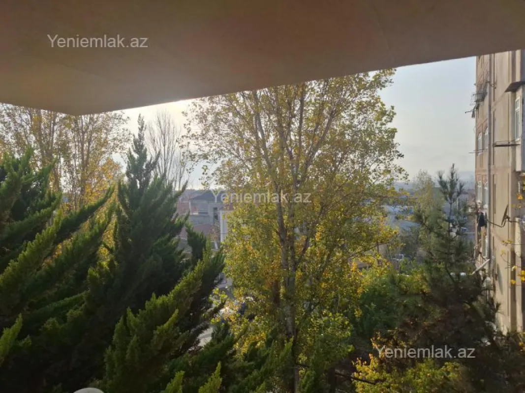 Satılır 5 otaqlı həyət evi 270 m²