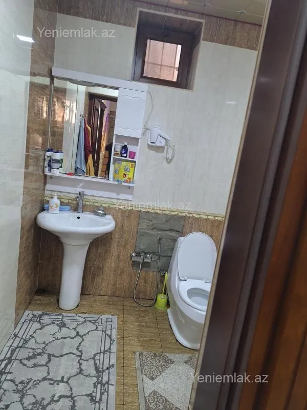 Satılır 5 otaqlı həyət evi 270 m²