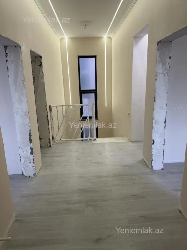 Satılır 4 otaqlı həyət evi 200 m²