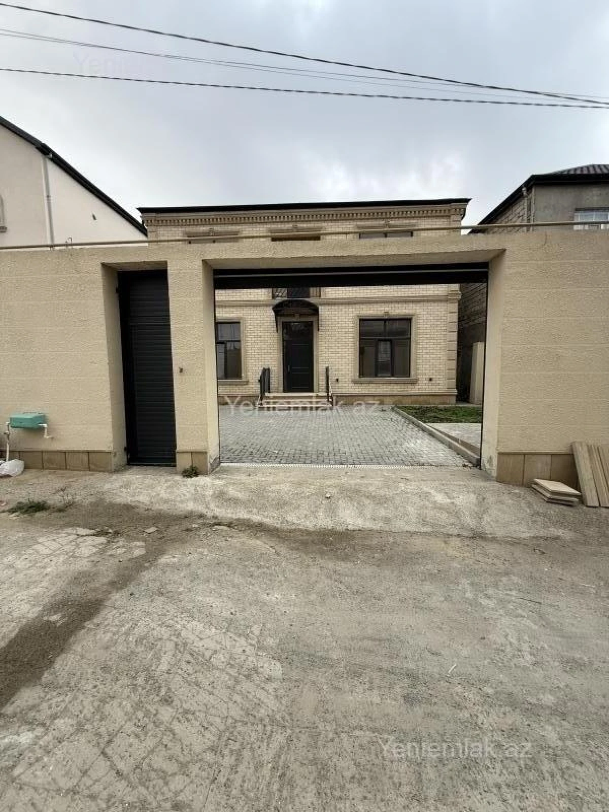 Satılır 4 otaqlı həyət evi 200 m²