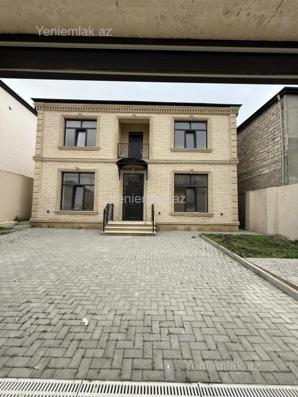 Satılır 4 otaqlı həyət evi 200 m²