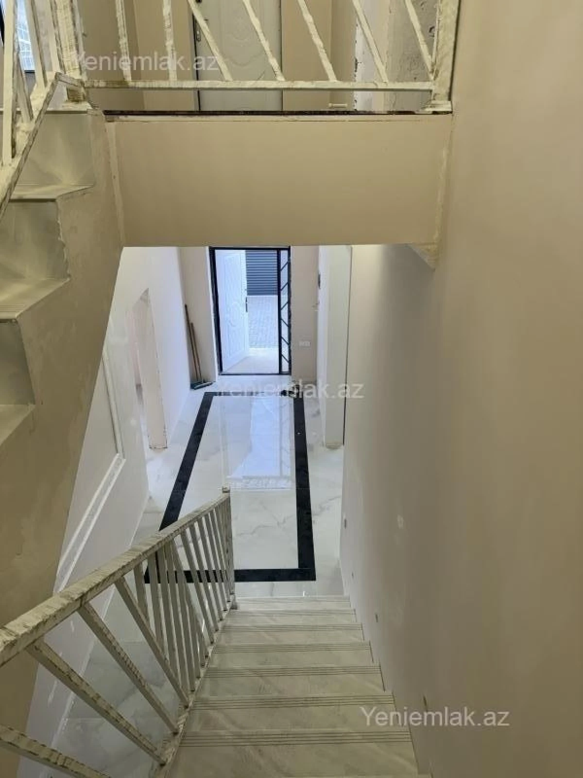 Satılır 4 otaqlı həyət evi 200 m²