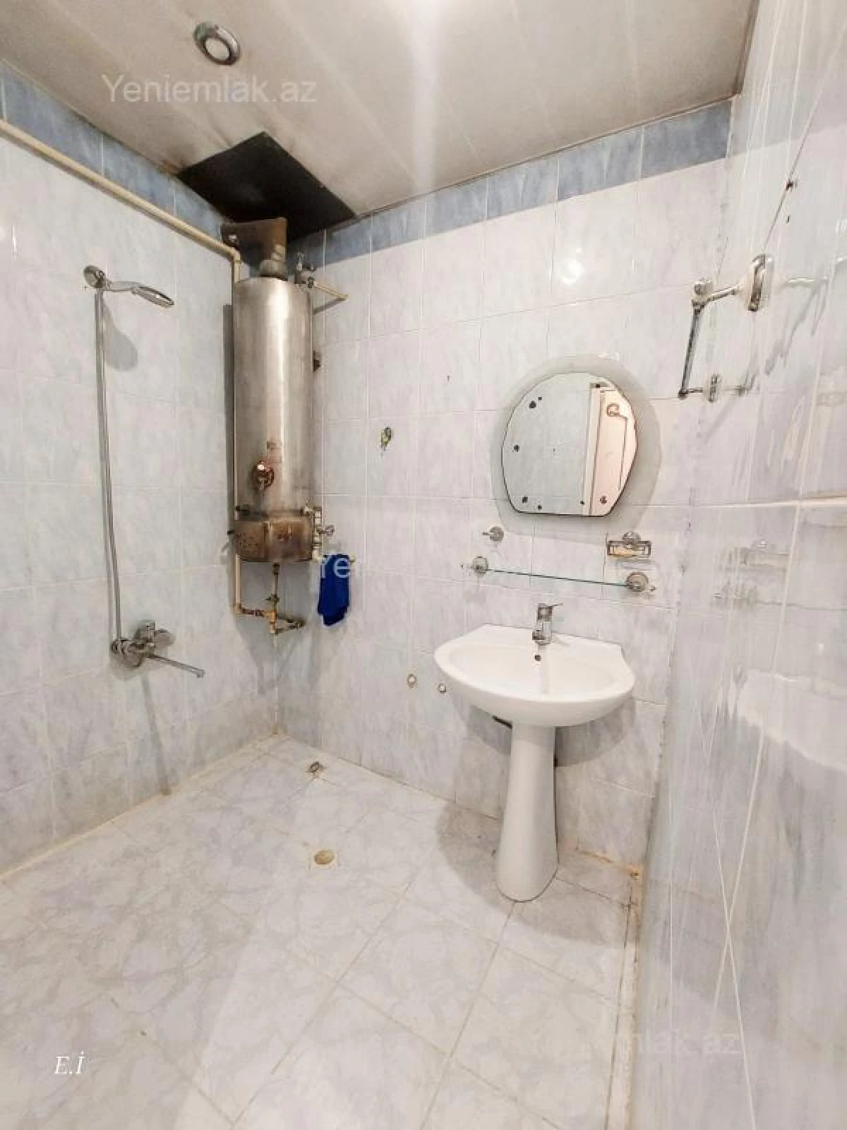 Satılır 3 otaqlı köhnə tikili 72 m²