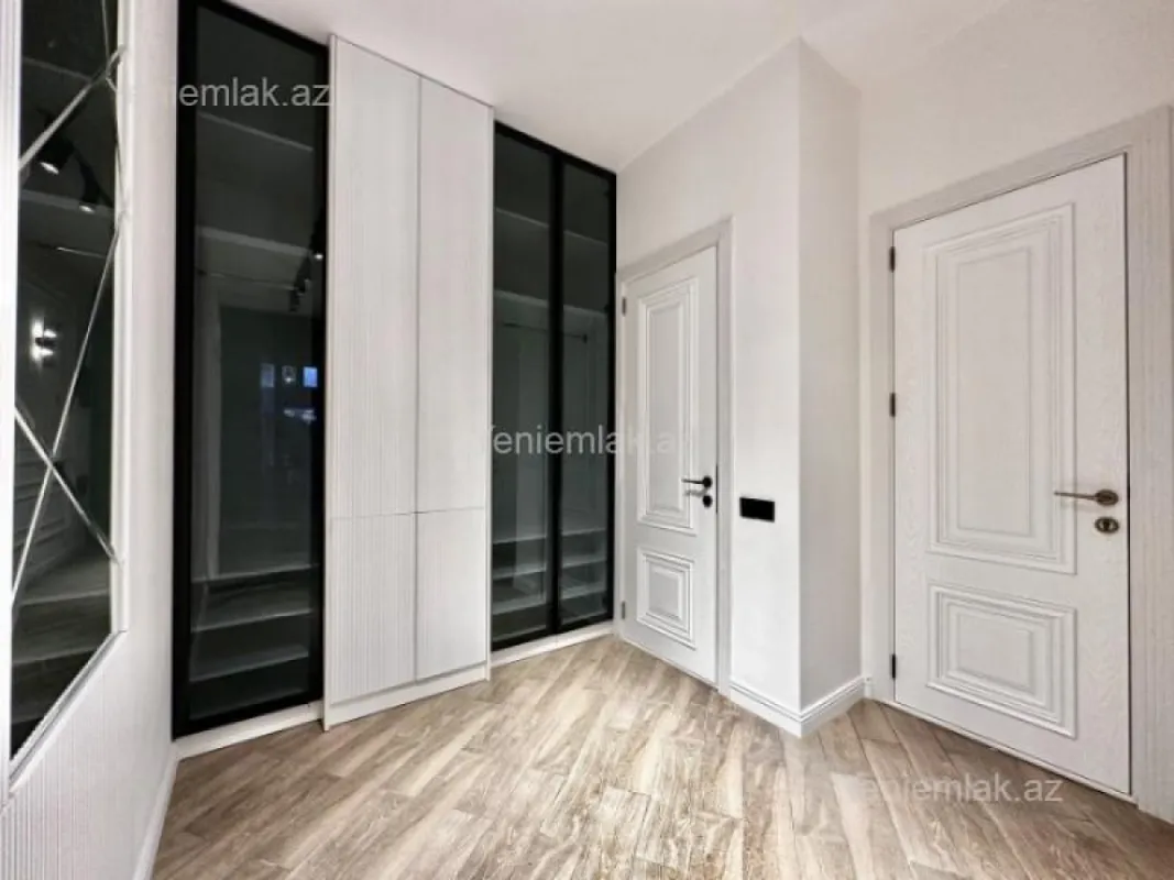 Satılır 7 otaqlı həyət evi 360 m²