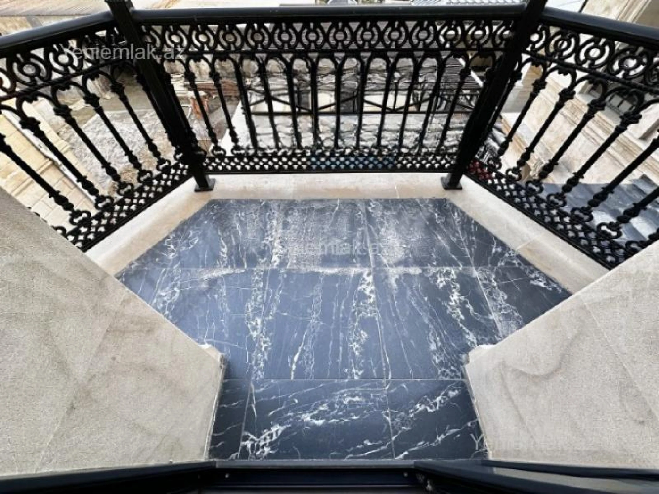 Satılır 7 otaqlı həyət evi 360 m²