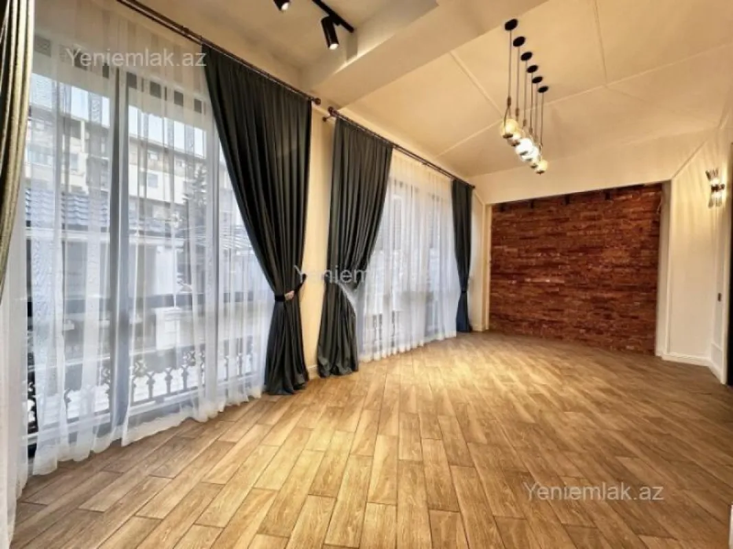 Satılır 7 otaqlı həyət evi 360 m²