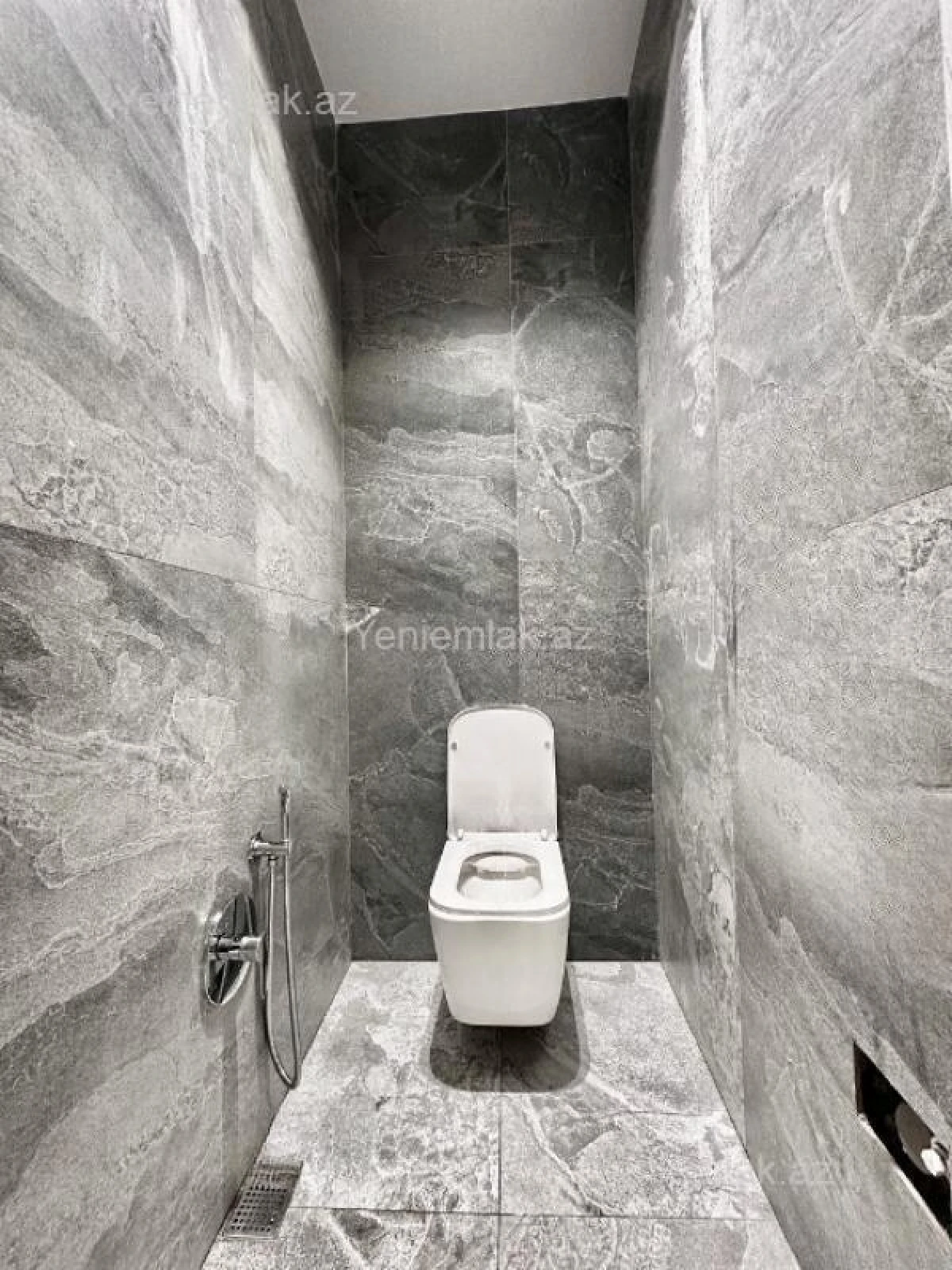 Satılır 7 otaqlı həyət evi 360 m²