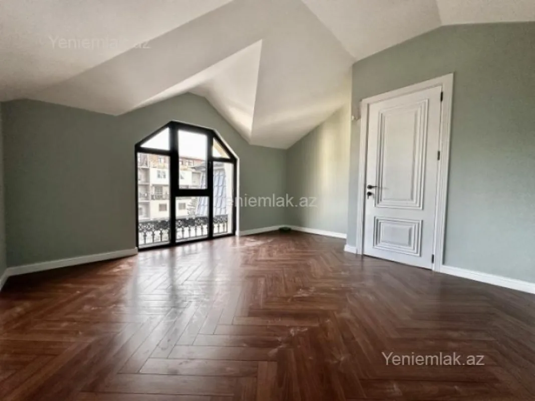 Satılır 7 otaqlı həyət evi 360 m²