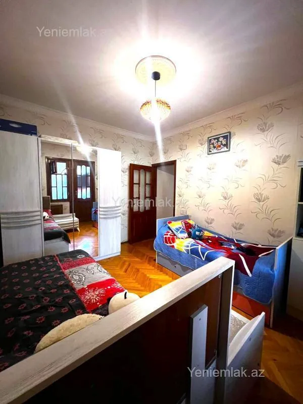 Satılır 5 otaqlı köhnə tikili 130 m²