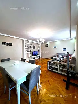 Satılır 5 otaqlı köhnə tikili 130 m²