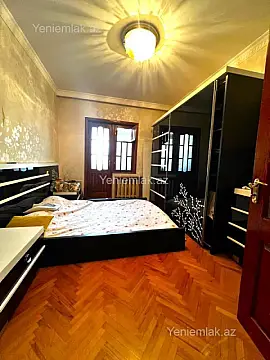 Satılır 5 otaqlı köhnə tikili 130 m²