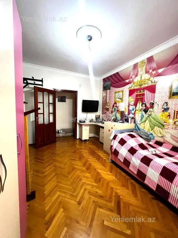 Satılır 5 otaqlı köhnə tikili 130 m²
